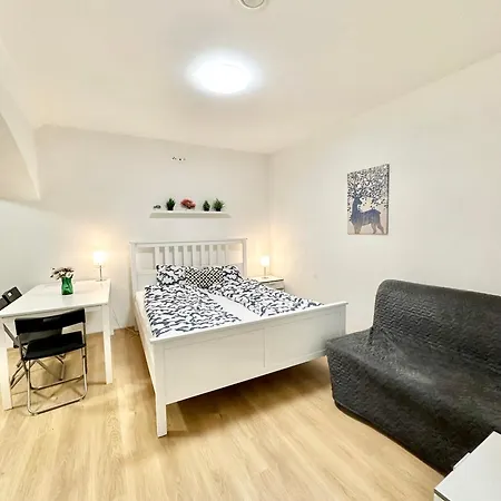 The Little Peaceful Retreat Near Center * Praga